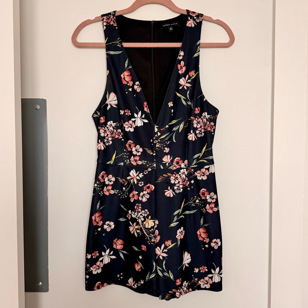 Kendall & Kylie Size Medium Floral Romper Sleeveless Structured Black Casual